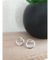 Boucles d'oreilles en argent 925/1000 rhodié avec un anneau serti pour 1/3 d' oxydes de zirconium, à poussettes