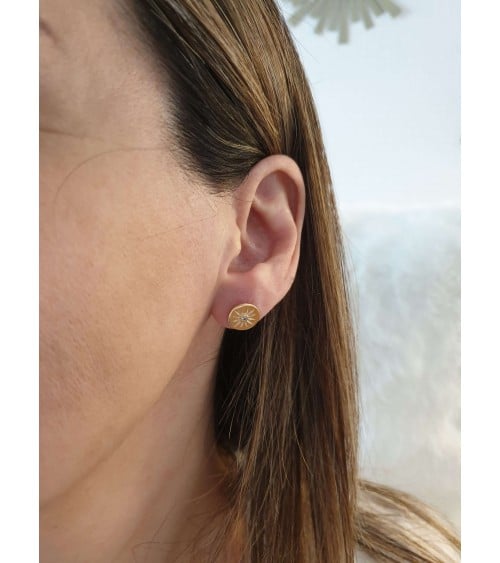 Boucles d'oreilles en plaqué or avec pastille étoilée comportant 1 oxyde de zirconium, avec poussettes