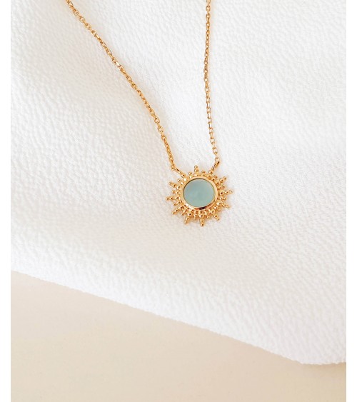 Collier "soleil" en plaqué or avec en son centre une agate bleue (longueur 45 cm réglable à 42 et 40 cm)