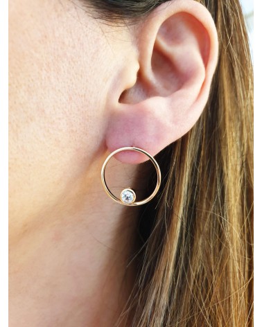 Boucles d'oreilles rond troué en plaqué or et oxydes de zirconium, avec poussettes