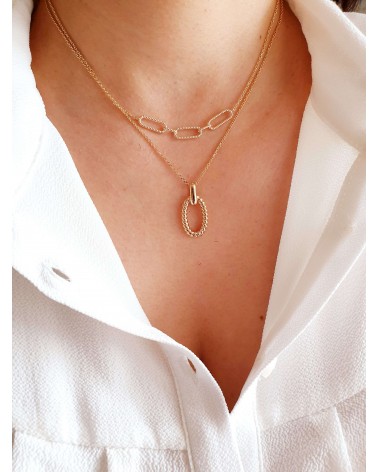 Collier en plaqué or avec 3 motifs chaînette tressée

Longueur : 45cm ajustable