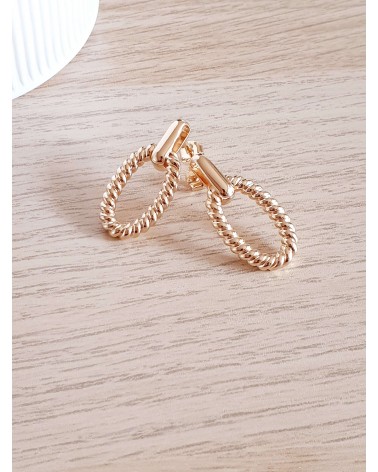 Boucles d'oreilles en plaqué or pendantes avec motif oval tressé