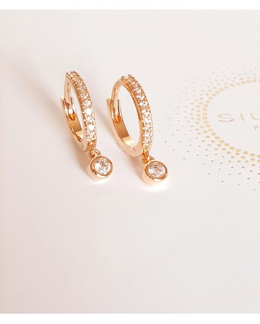 Boucles d'oreilles mini créoles en plaqué or avec un pendant en oxyde de zirconium
