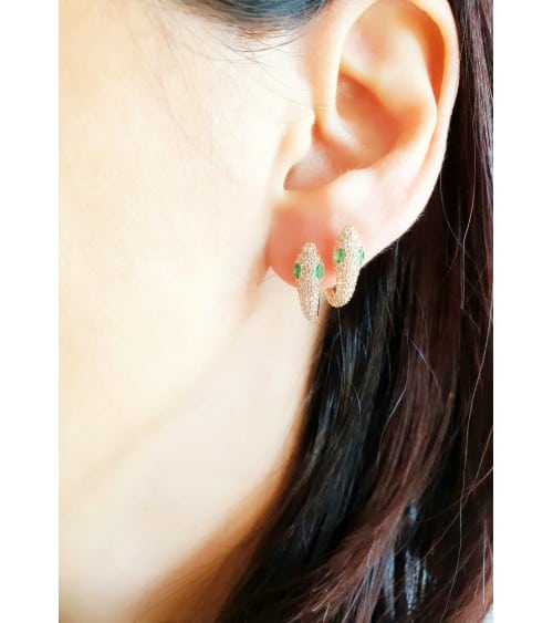 Boucles d'oreilles créoles en plaqué or motif "serpent" avec oxydes de zirconiums blancs et verts