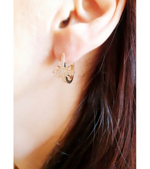 Boucles d'oreilles créoles en plaqué or motif "étoile" à l'avant avec oxydes de zirconiums