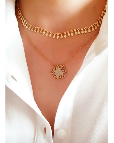 Collier en plaqué or avec en son centre une pastille sertie d'oxydes de zirconium