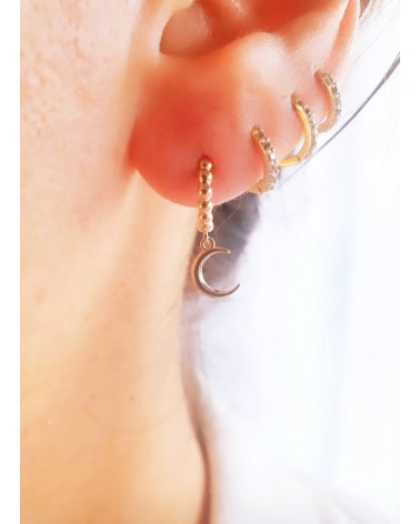 Boucles d'oreilles créoles en plaqué or avec un motif lune et étoile