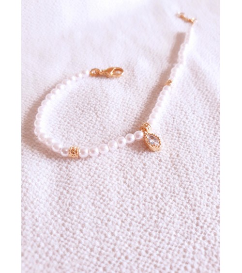 Bracelet en plaqué or avec perles blanches et oxyde de zirconium