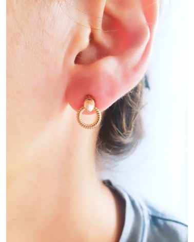 Boucles d'oreilles en plaqué or avec un rond strié