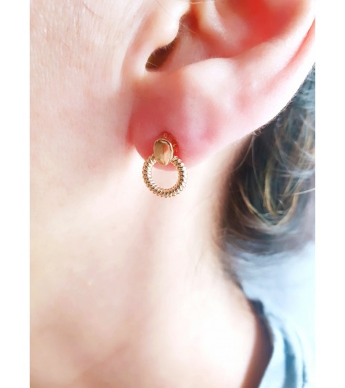 Boucles d'oreilles en plaqué or avec un rond strié
