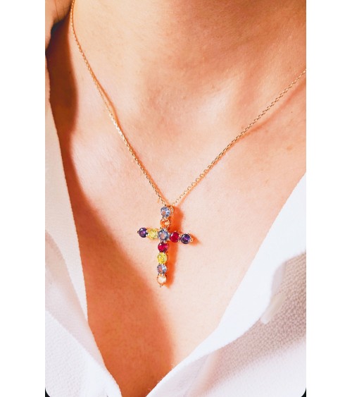 Pendentif "croix" en plaqué or et oxydes de zirconium multicolores, avec sa chaine