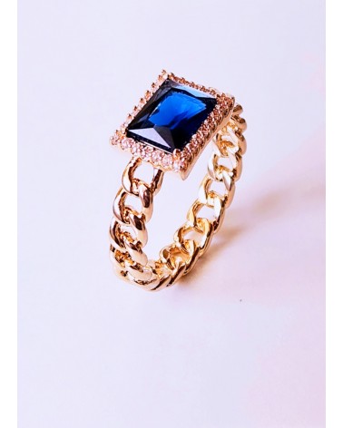 Bague en Plaqué or avec un rectangle en oxyde de zirconium bleu en son centre et son corps façon "chaînette"