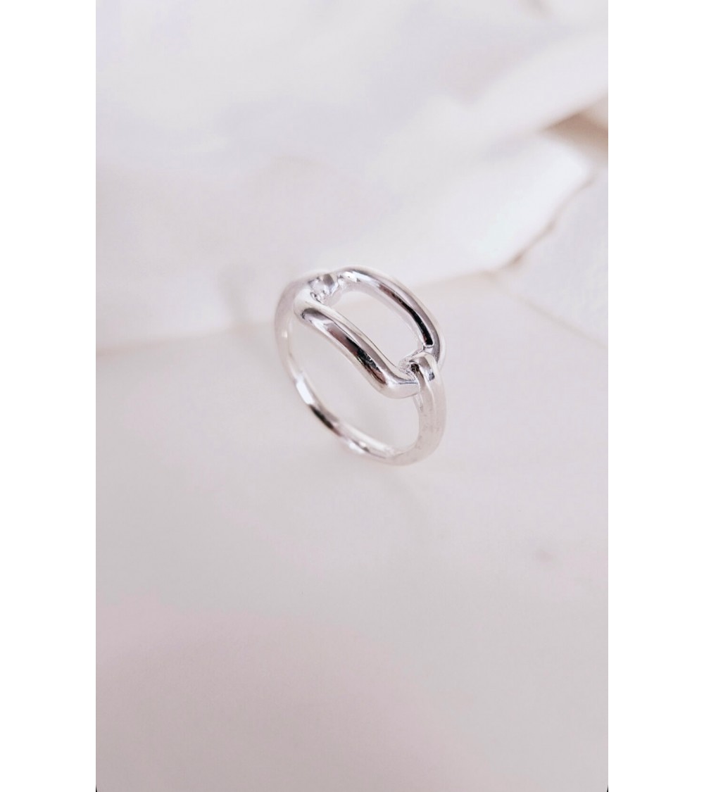 Bague en argent 925/1000ème avec un rectangle ouvert en son centre