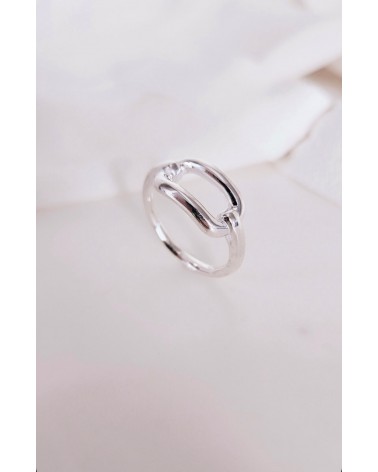 Bague en argent 925/1000ème avec un rectangle ouvert en son centre