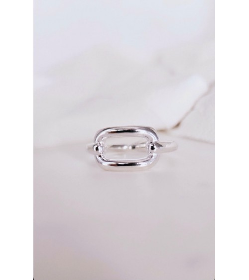 Bague en argent 925/1000ème avec un rectangle ouvert en son centre