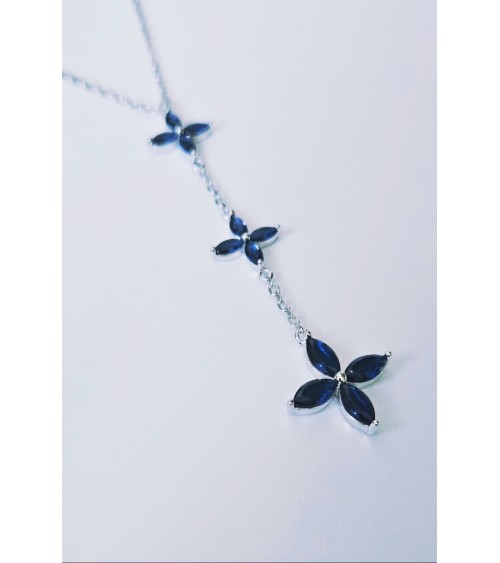 Collier en argent 925/1000ème rhodié en forme Y avec trio de fleurs bleu saphir