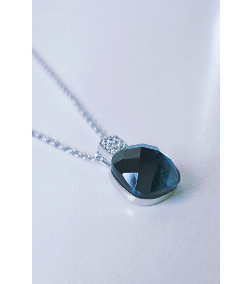 Collier en argent 925/1000ème rhodié avec pierre carré en verre blue London et oxyde de zirconium