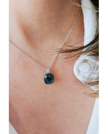 Collier en argent 925/1000ème rhodié avec pierre carré en verre blue London et oxyde de zirconium