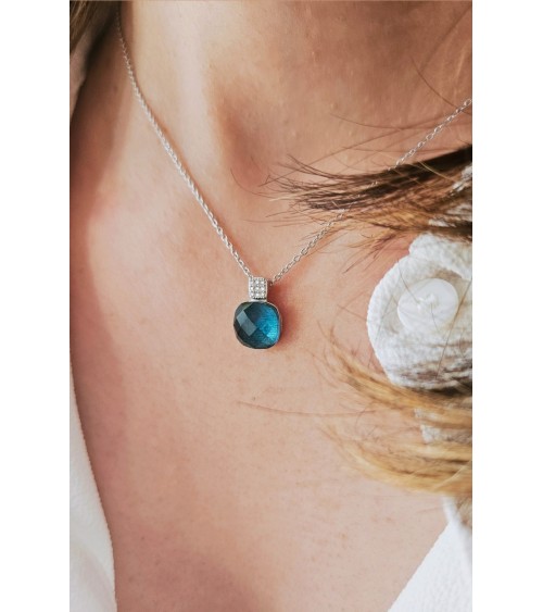 Collier en argent 925/1000ème rhodié avec pierre carré en verre blue London et oxyde de zirconium