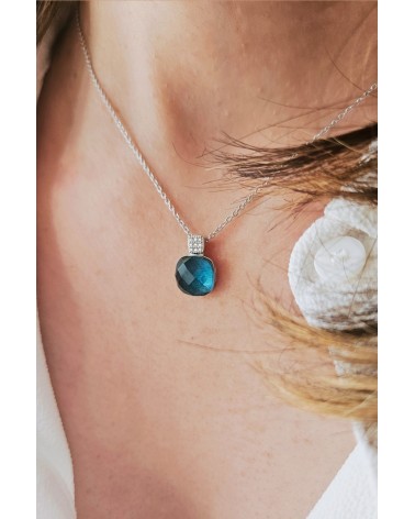 Collier en argent 925/1000ème rhodié avec pierre carré en verre blue London et oxyde de zirconium
