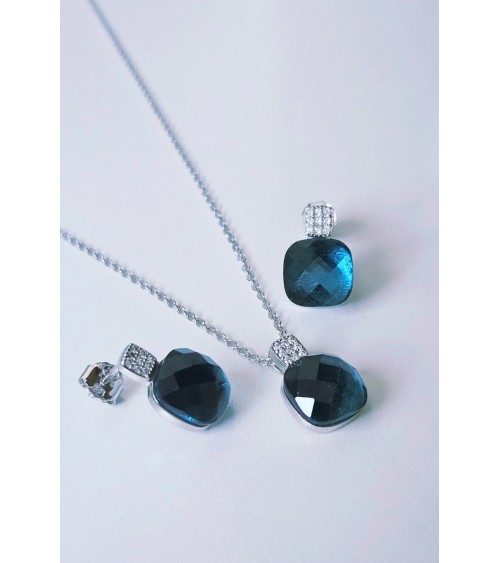 Collier en argent 925/1000ème rhodié avec pierre carré en verre blue London et oxyde de zirconium