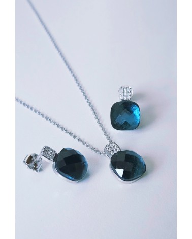 Collier en argent 925/1000ème rhodié avec pierre carré en verre blue London et oxyde de zirconium
