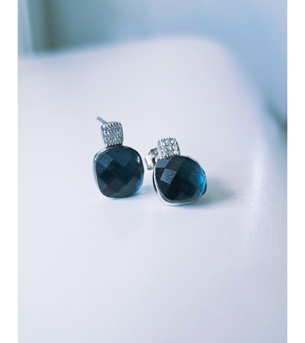 Boucles d'oreilles en argent 925/1000ème rhodié avec pierre carré en verre blue London et oxyde de zirconium