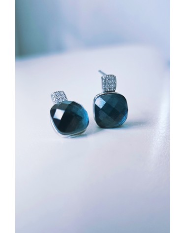 Boucles d'oreilles en argent 925/1000ème rhodié avec pierre carré en verre blue London et oxyde de zirconium