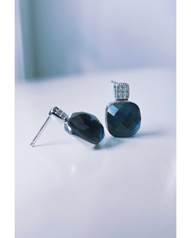 Boucles d'oreilles en argent 925/1000ème rhodié avec pierre carré en verre blue London et oxyde de zirconium