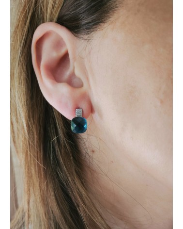 Boucles d'oreilles en argent 925/1000ème rhodié avec pierre carré en verre blue London et oxyde de zirconium