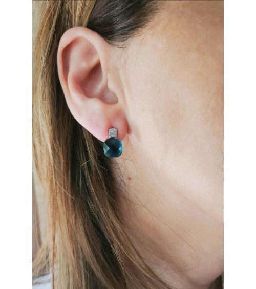 Boucles d'oreilles en argent 925/1000ème rhodié avec pierre carré en verre blue London et oxyde de zirconium