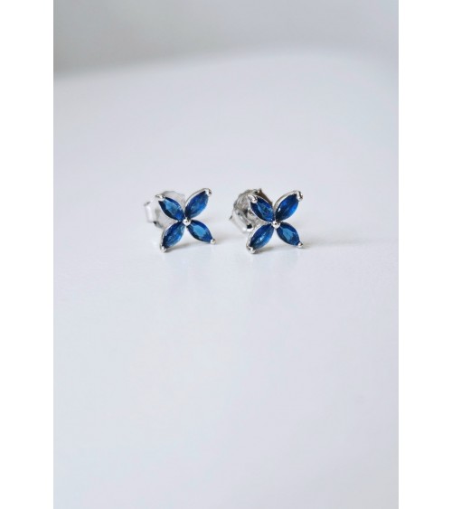 Boucles d'oreilles "fleur" en argent 925/1000 rhodié et verre de couleur bleu saphir