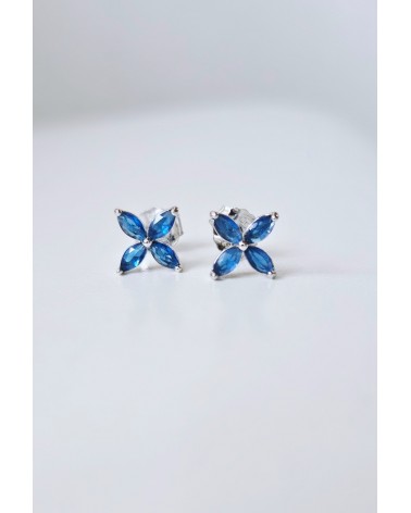 Boucles d'oreilles "fleur" en argent 925/1000 rhodié et verre de couleur bleu saphir