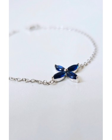 Bracelet "fleur" en argent 925/1000 rhodié et verre couleur bleu saphir
