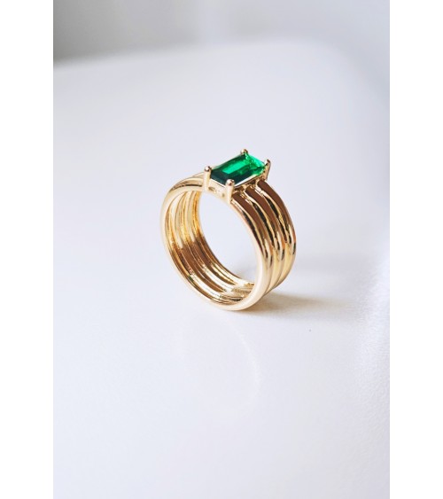 Bague en plaqué or 3 anneaux fixes surmontés d'une pierre de synthèse couleur vert émeraude rectangulaire