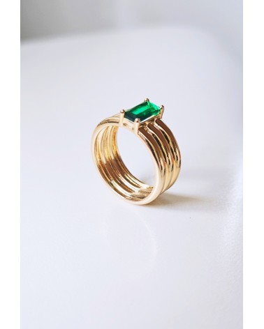 Bague en plaqué or 3 anneaux fixes surmontés d'une pierre de synthèse couleur vert émeraude rectangulaire