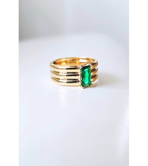 Bague en plaqué or 3 anneaux fixes surmontés d'une pierre de synthèse couleur vert émeraude rectangulaire
