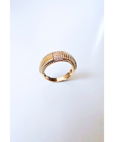 Bague bombée en plaqué or avec oxydes de zirconium