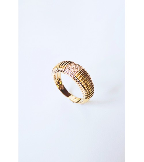 Bague bombée en plaqué or avec oxydes de zirconium