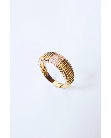 Bague bombée en plaqué or avec oxydes de zirconium