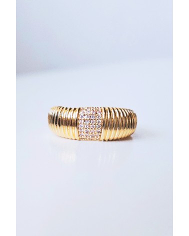 Bague bombée en plaqué or avec oxydes de zirconium