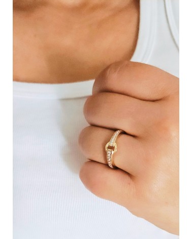Bague en plaqué or motif boucle de ceinture et oxydes de zirconium blancs