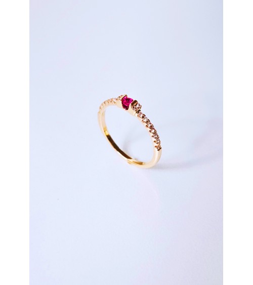 Bague en plaqué or et pierre de synthèse couleur fuchsia