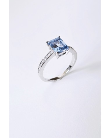 Bague solitaire rectangle en argent 925/1000ème rhodié en pierre de synthèse couleur aqua marine