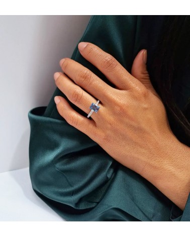 Bague solitaire rectangle en argent 925/1000ème rhodié en pierre de synthèse couleur aqua marine