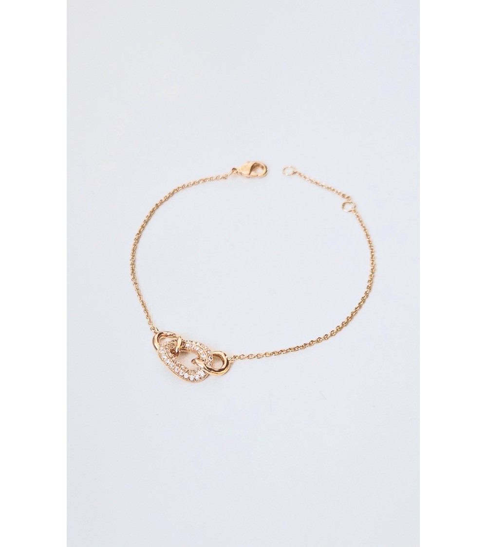Bracelet en plaqué or avec trois maillons ovales entrelacés dont un avec oxyde de zirconium