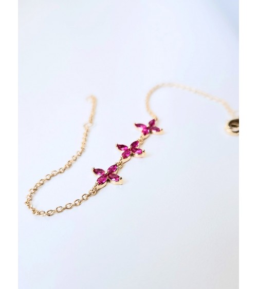 Bracelet en plaqué or et trio de fleurs en verre couleur fuchsia
