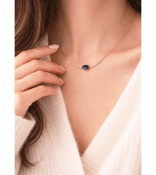 Collier en arc de cercle en plaqué or avec oxydes de zirconium blancs et goutte en verre bleu saphir
