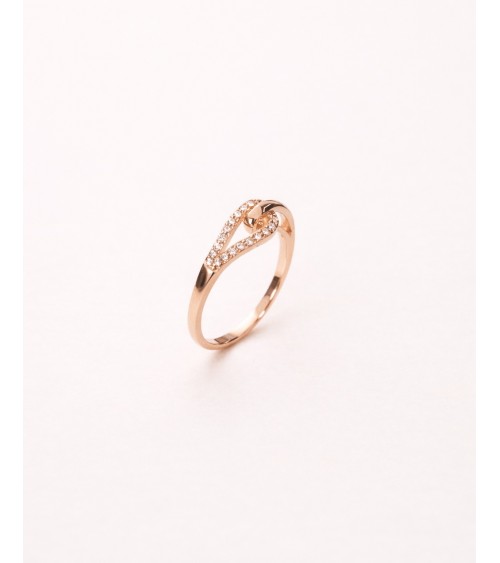 Bague en plaqué or double forme goutte, l'une lisse, l'autre sertie d'oxydes de zirconium