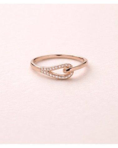 Bague en plaqué or double forme goutte, l'une lisse, l'autre sertie d'oxydes de zirconium